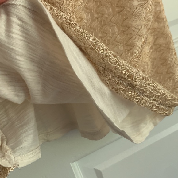 Lucky Brand two-layer tank. Golden lace top layer. Size S/M. - Picture 5 of 7